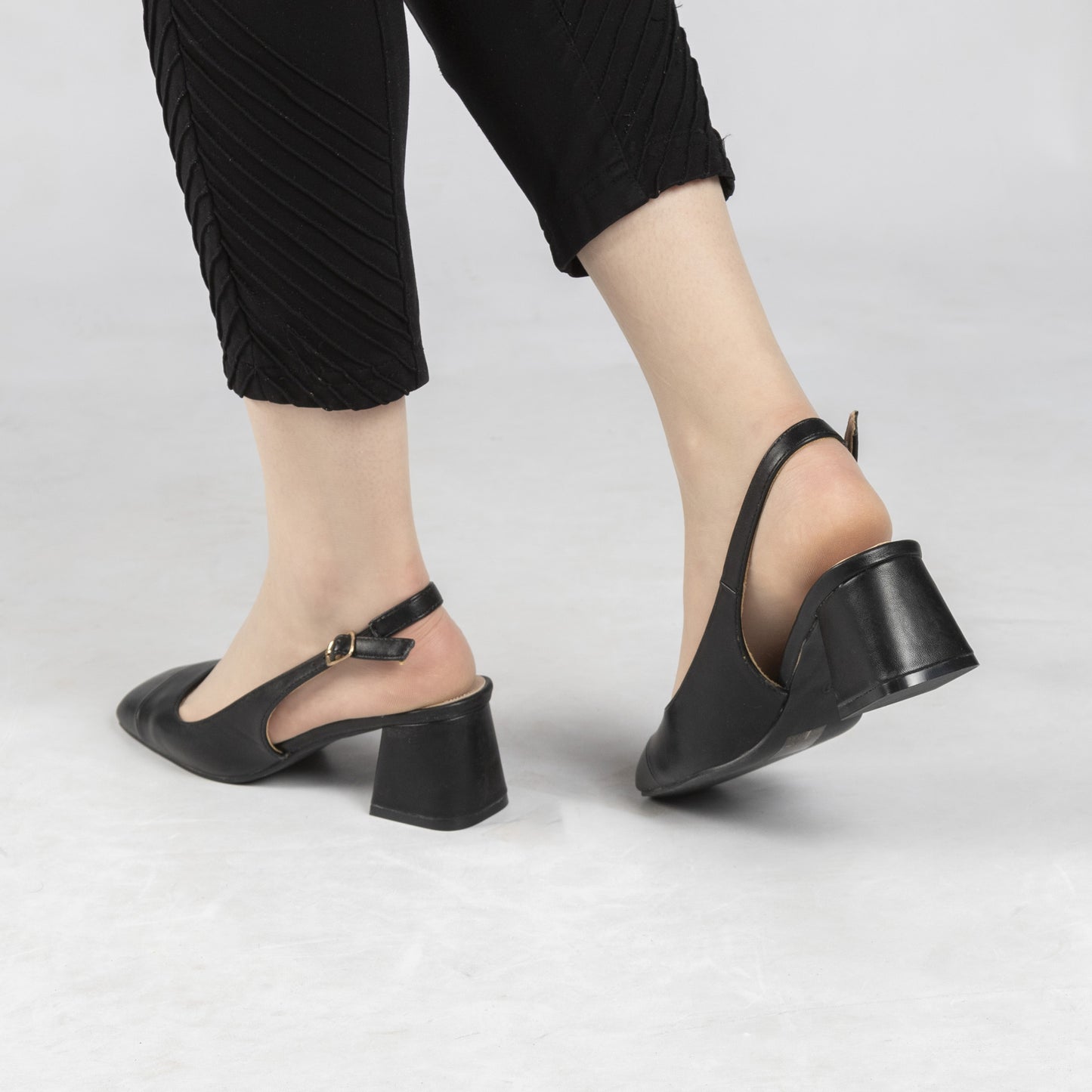 Escarpin A Talon Carré - Noir / AS15