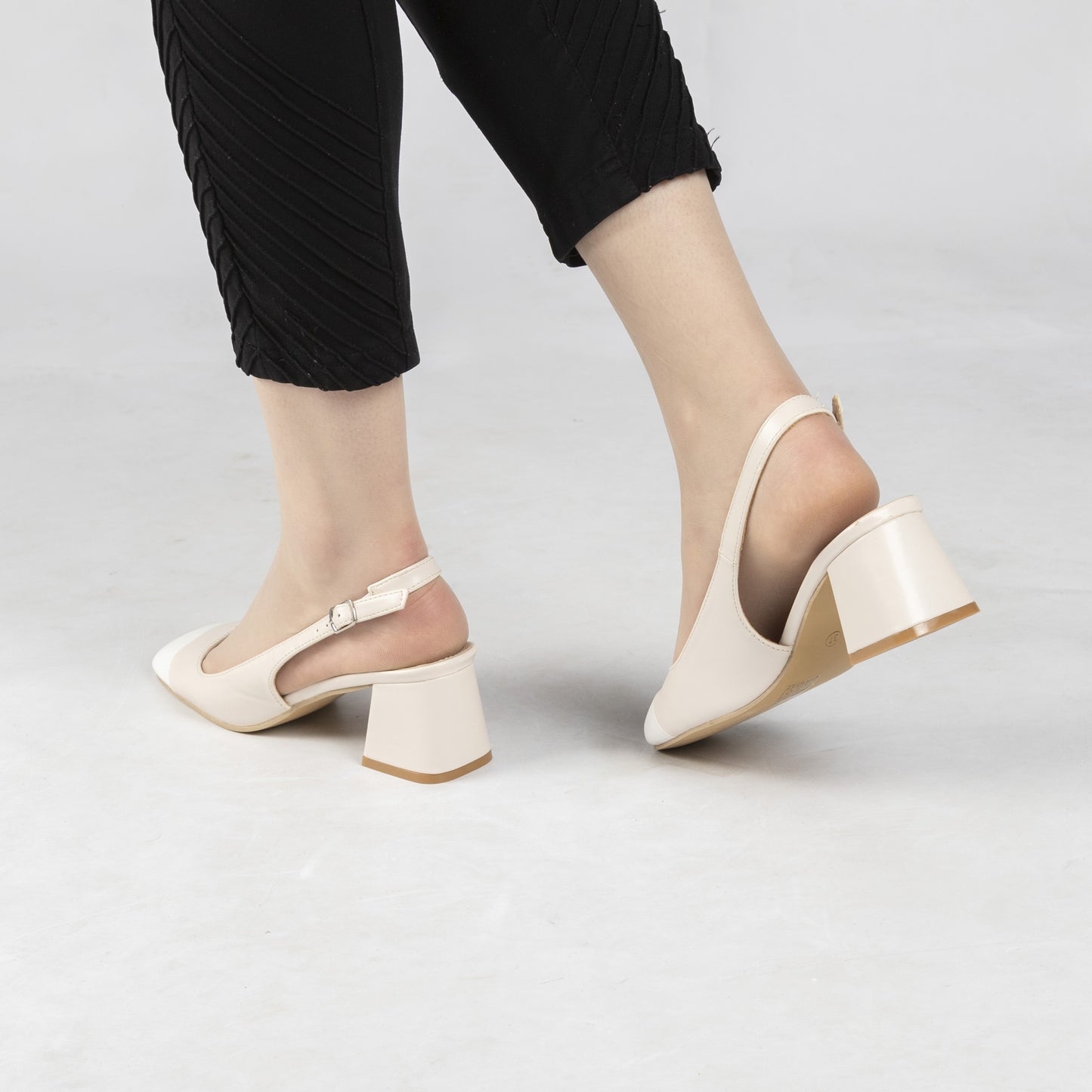 Escarpin A Talon Carré - Beige / AS14