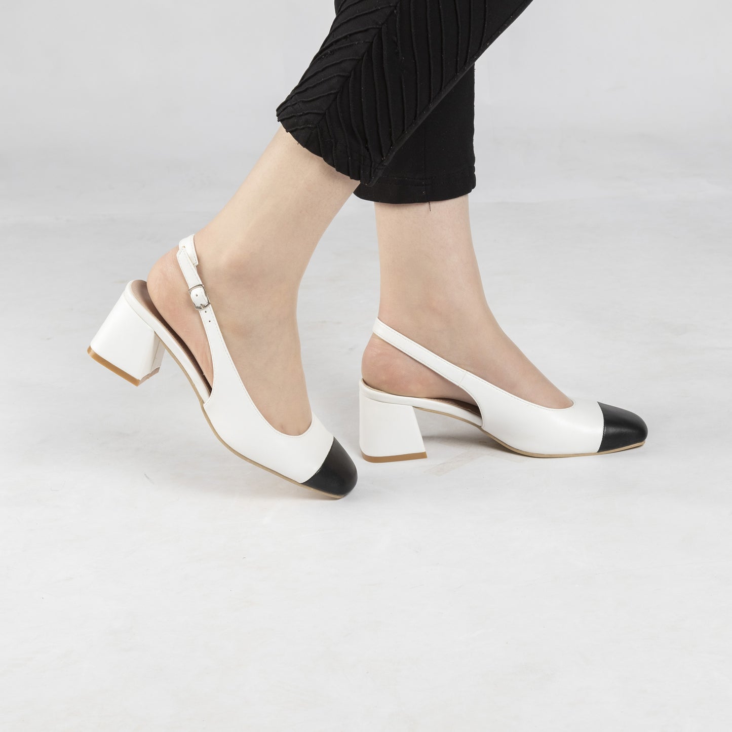 Escarpin A Talon Carré - Blanc & Noir / AS17