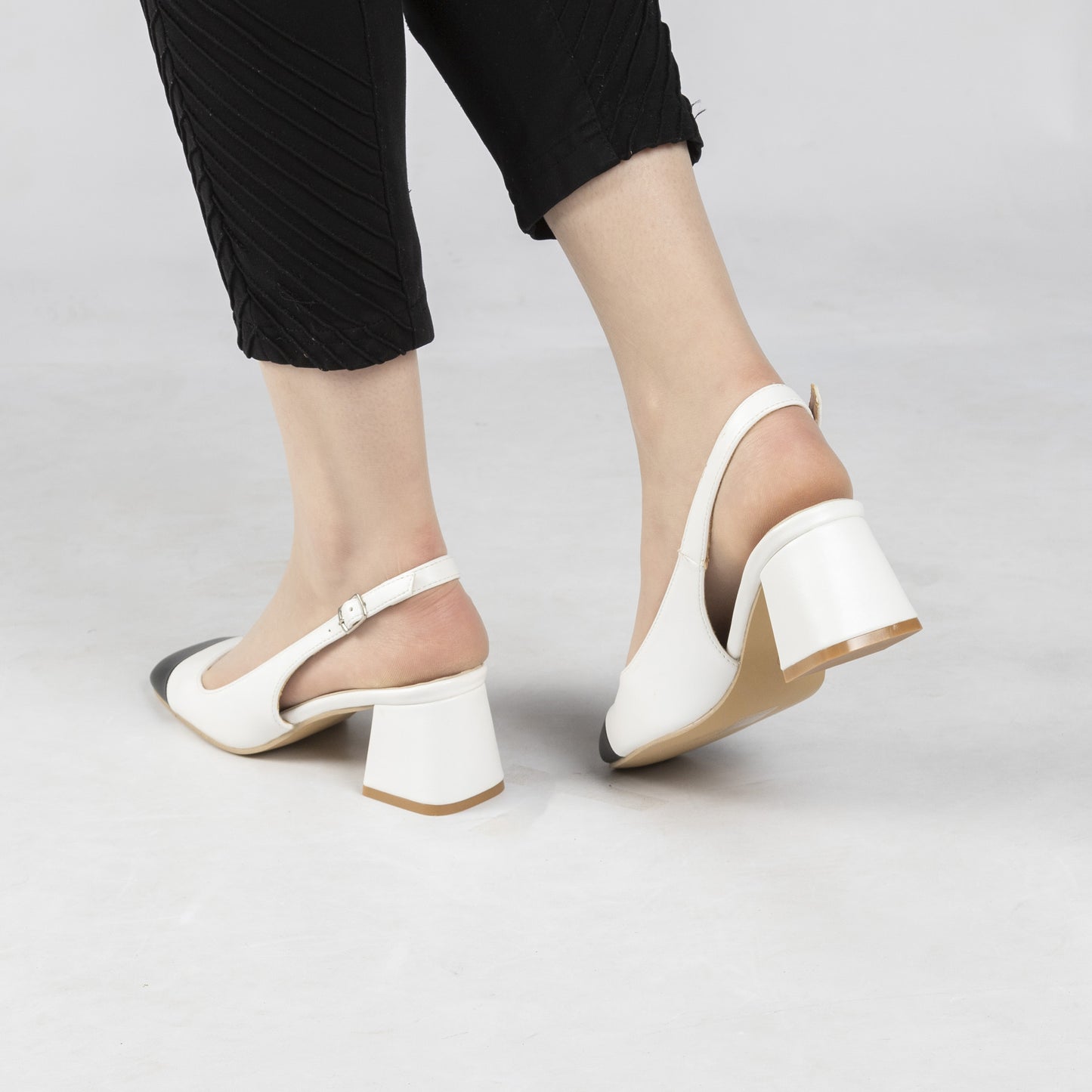 Escarpin A Talon Carré - Blanc & Noir / AS17