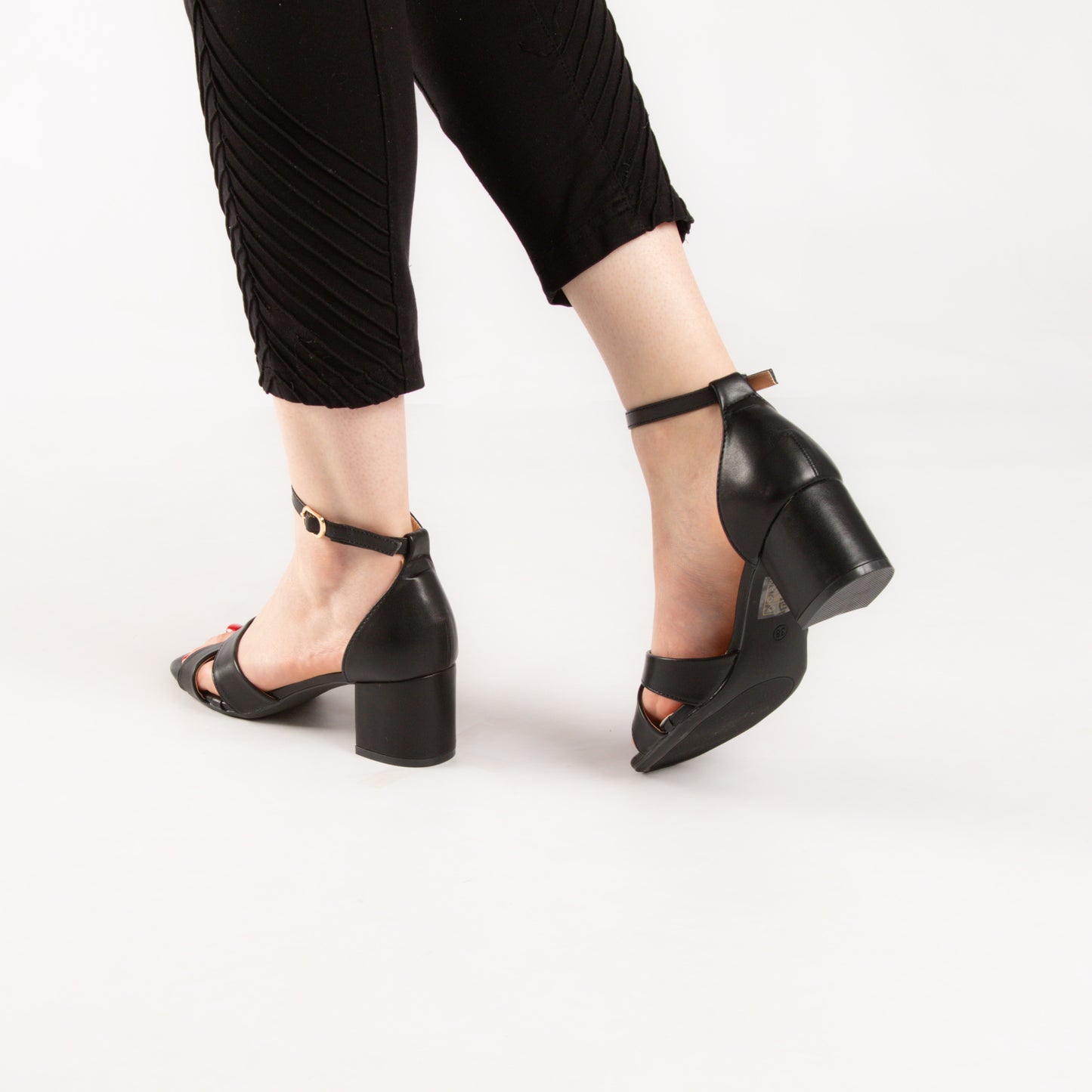 Sandale A Talon Carré - Noir / AS69