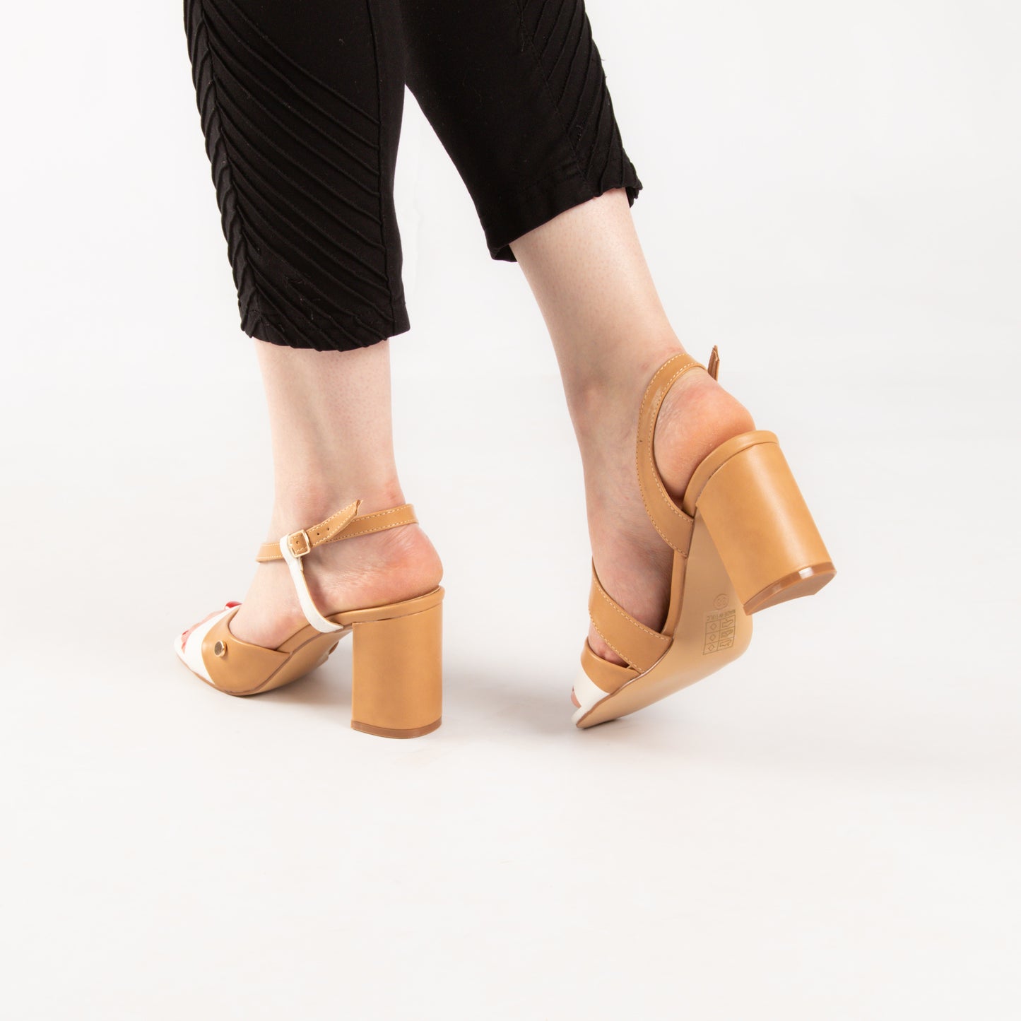 Sandale A Talon Carré - Beige / AS67