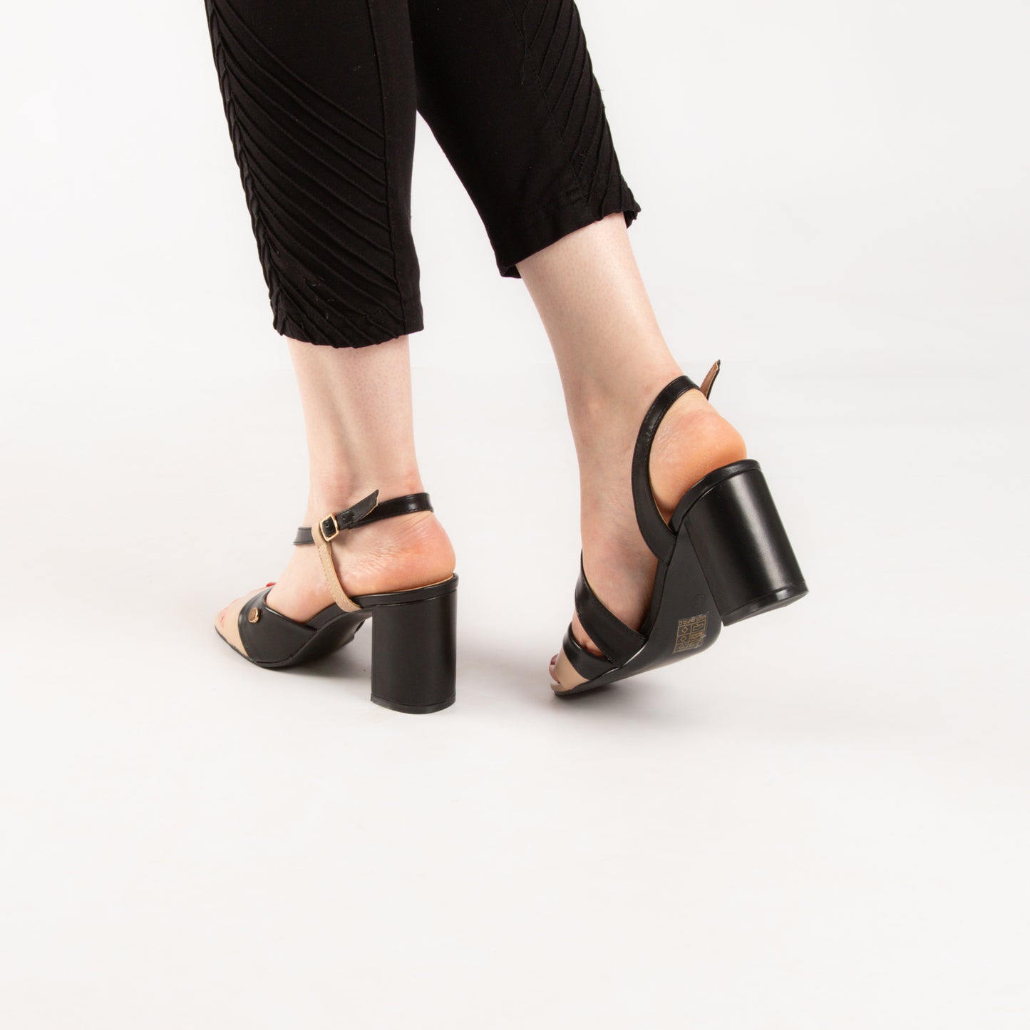 Sandale A Talon Carré - Noir / BK070