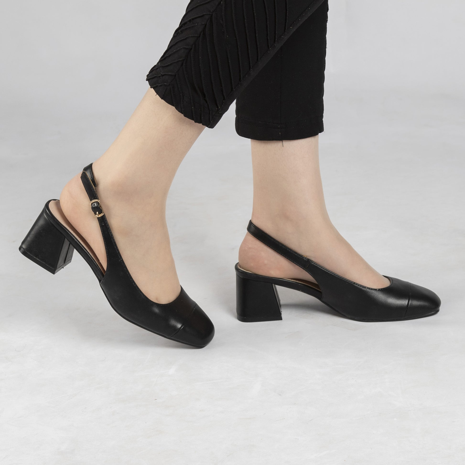 Escarpin A Talon Carré Noir AS15 36